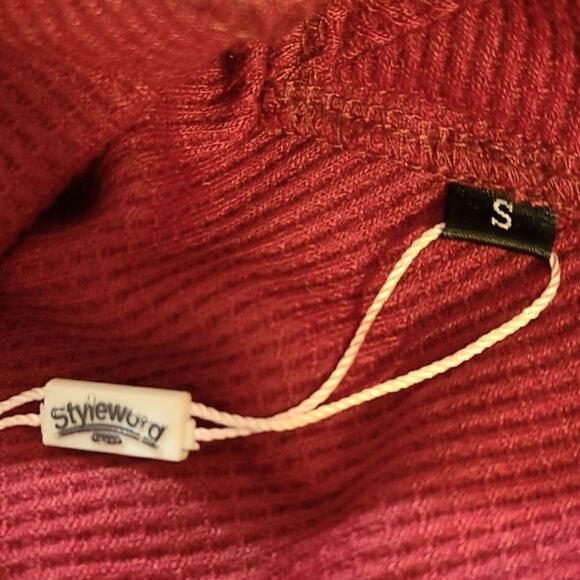 Red Top with Cut-out & Tie in the Back, Size Small - Picture 5 of 6